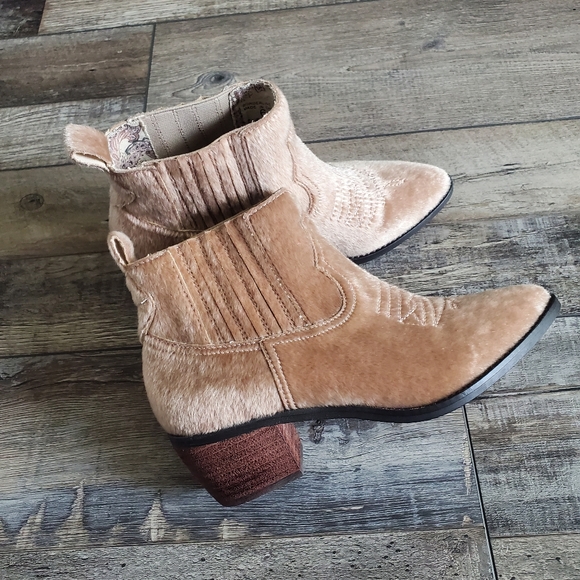 Band of Gypsies Shoes - Band of gypsies borderline velvet short booties